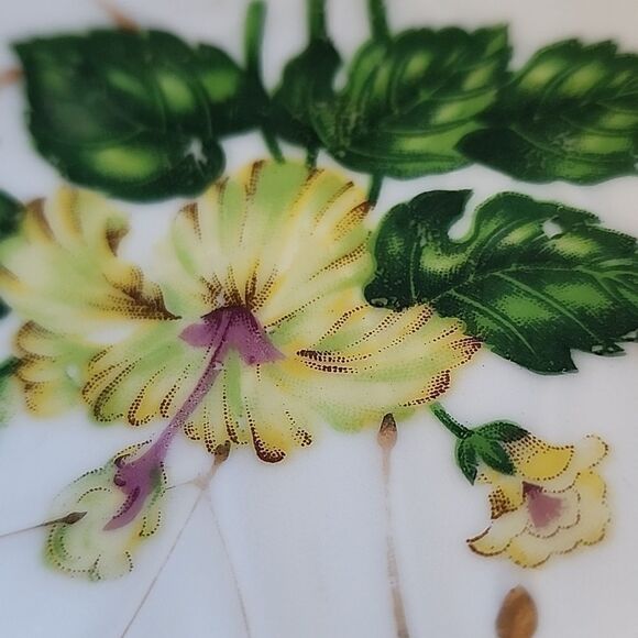 Vintage Small china Leaf Shaped Trinket Tray or Wall Decor Coquette - Picture 6 of 6